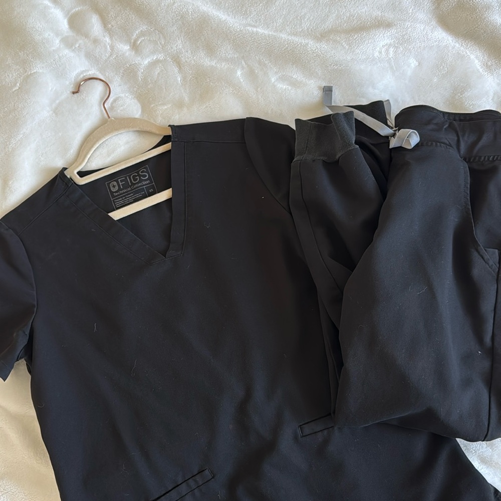 Black Figs Scrubs Set